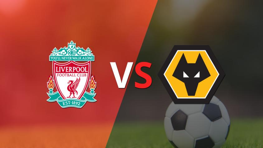 Arrancan las acciones del duelo entre Liverpool y Wolverhampton