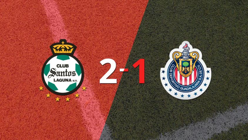 Santos Laguna derrotó 2-1 en casa a Chivas