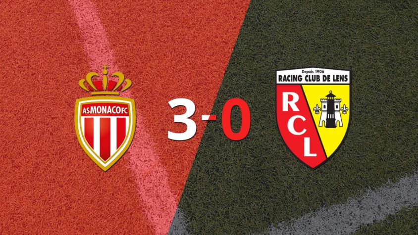 Lens se fue goleado 3-0 en su visita a Mónaco