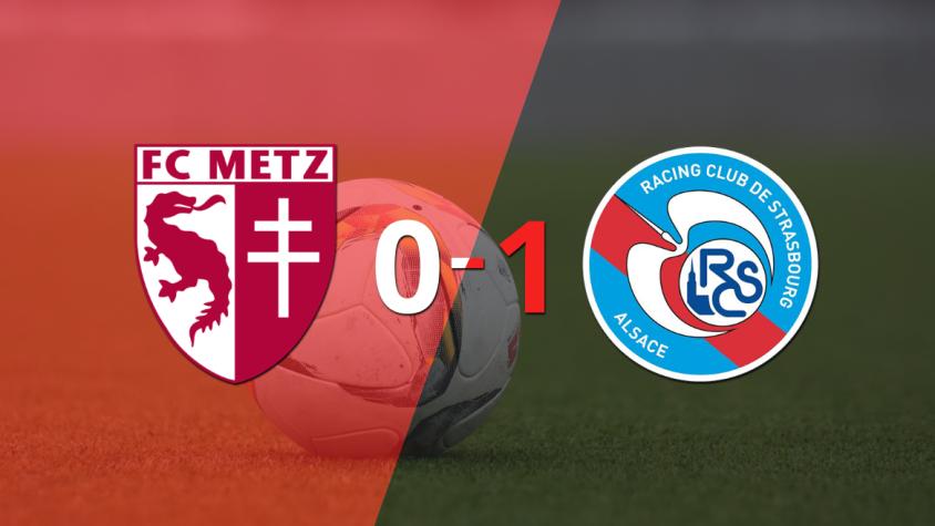 Por la mínima diferencia, RC Strasbourg se quedó con la victoria ante Metz en el estadio Stade Saint-Symphorien Por la mínima diferencia, RC Strasbourg se quedó con la victoria ante Metz en el estadio Stade Saint-Symphorien