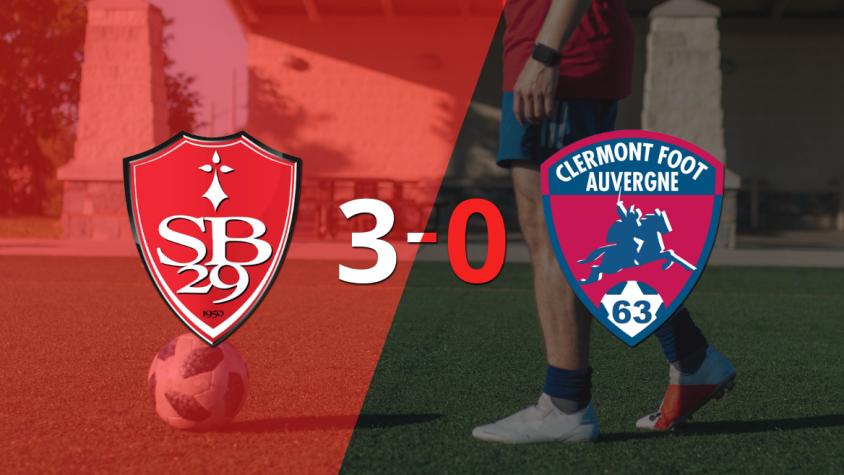 Stade Brestois derrotó sin complicaciones a Clermont Foot con doblete de Romain Del Castillo