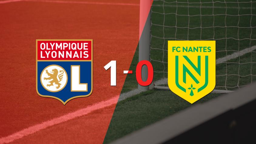 Olympique Lyon aprovechó su localía y venció a Nantes