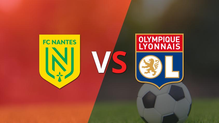 Olympique Lyon le está ganado a Nantes por 2 a 1