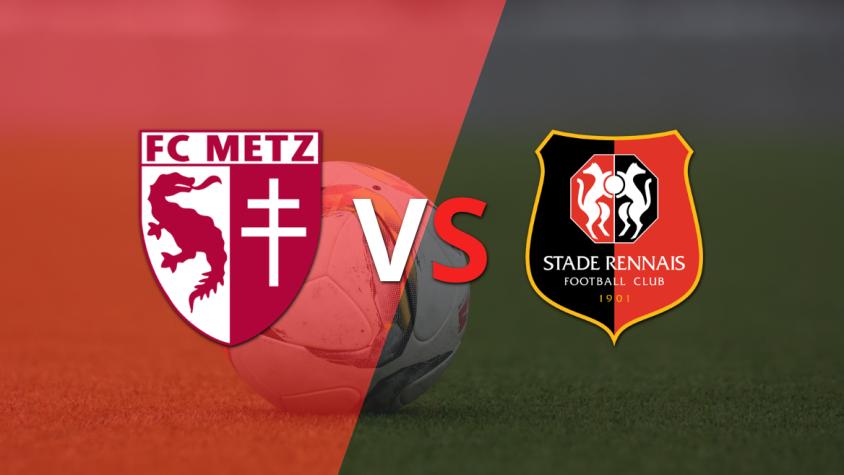 Comienza el juego entre Metz y Stade Rennes en el estadio Stade Saint-Symphorien