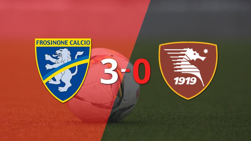 Salernitana fue superado fácilmente y cayó 3-0 contra Frosinone