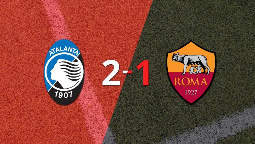 Charles De Ketelaere anota doblete en la victoria por 2 a 1 de Atalanta sobre Roma