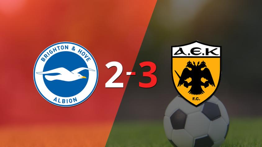 AEK sacó el triunfo ante Brighton and Hove a pesar del doblete de João Pedro