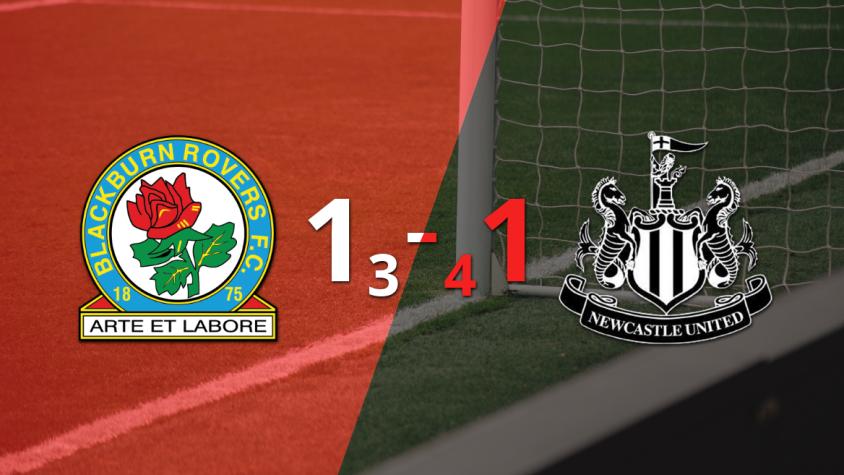 Con una victoria por penales, Newcastle United se impusó frente a Blackburn Rovers y clasificó