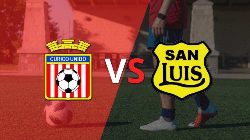 Ya rueda el balón entre Curicó Unido y San Luis en el estadio Bicentenario La Granja