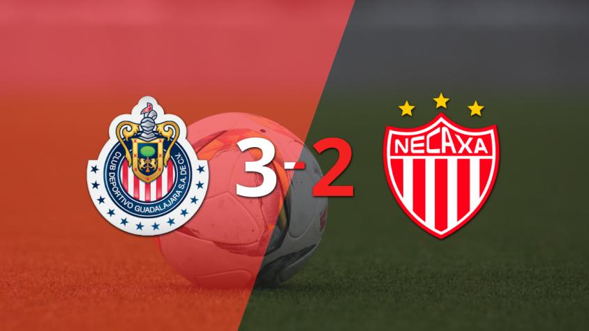 Partido de alta intensidad concluye con Chivas superando a Necaxa 3-2