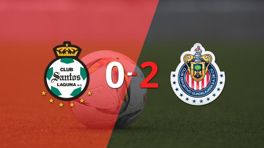 Chivas domina y gana con un sólido 2-0 a Santos Laguna