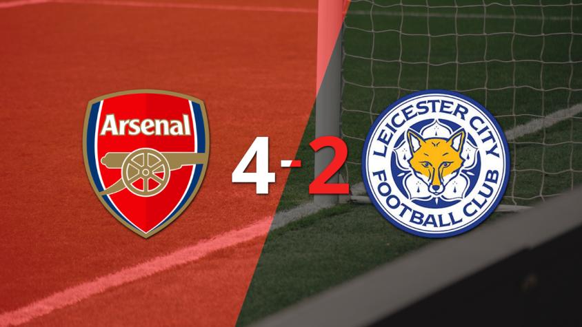 Arsenal gana 4-2 a Leicester City con doblete de Leandro Trossard