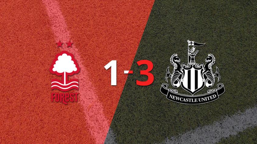 Newcastle United logra remontada y gana 3-1 a Nottingham Forest