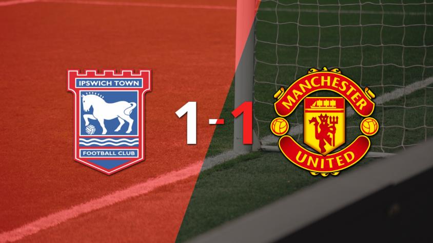 Ipswich Town logró sacar el empate de local frente a Manchester United