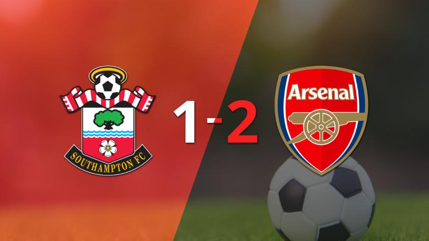 Ajustada victoria por 2 a 1 de Arsenal con un gol agónico incluido