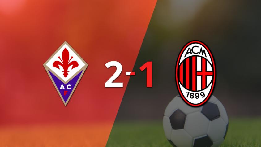 Milan fue relegado por Fiorentina en una derrota por 2-1 