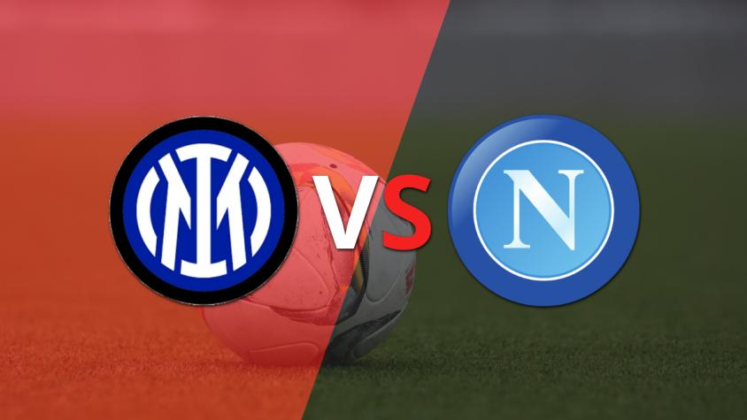 Inter y Napoli buscan el gol que desempate el encuentro en el segundo tiempo