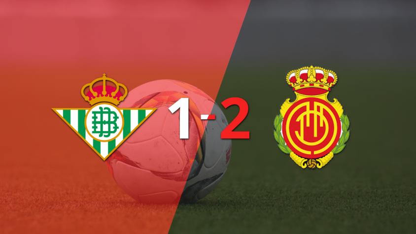 Mallorca supera por 2-1 a Betis con gol agónico tras dar vuelta el partido