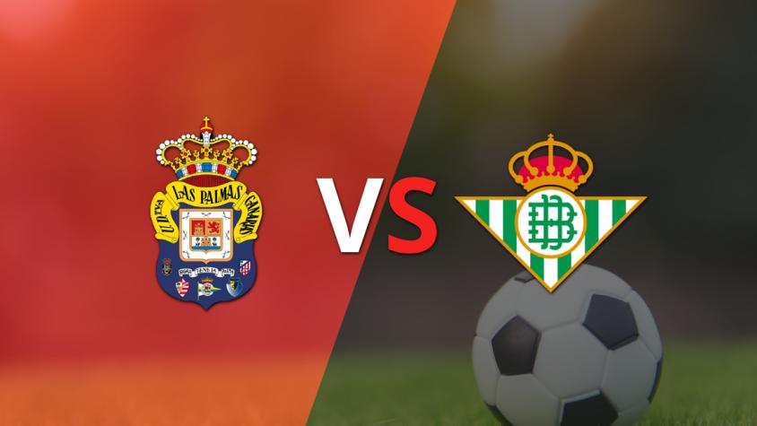 UD Las Palmas y Betis intentan desempatar el duelo en el segundo tiempo