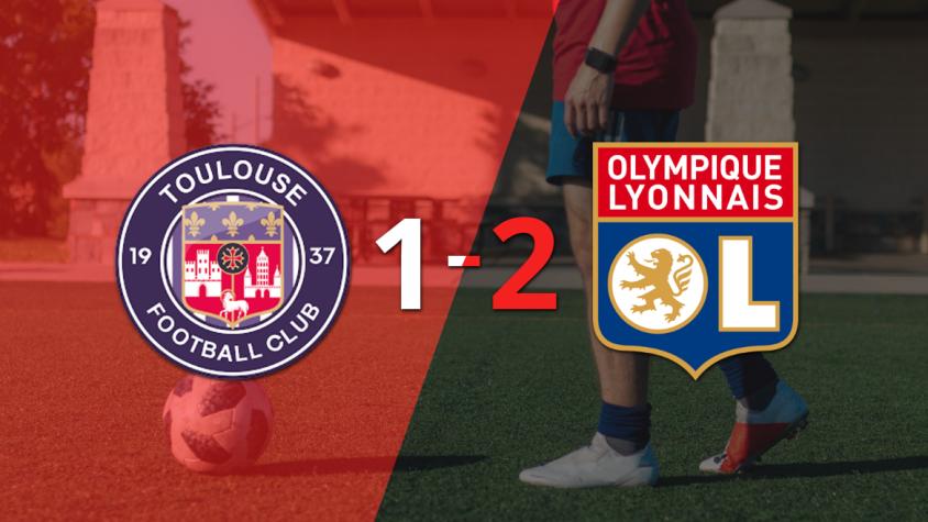 Olympique Lyon consigue una estrecha victoria de 2 a 1 sobre Toulouse con un gol agónico