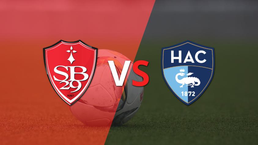 Comienza el juego entre Stade Brestois y Le Havre AC en el estadio Stade Francis-Le Blé