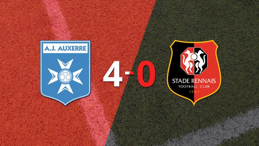 Auxerre goleó 4-0 a Stade Rennes con doblete de Gaëtan Perrin