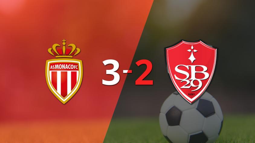 Doblete de Maghnes Akliouche guió el triunfo de Mónaco sobre Stade Brestois
