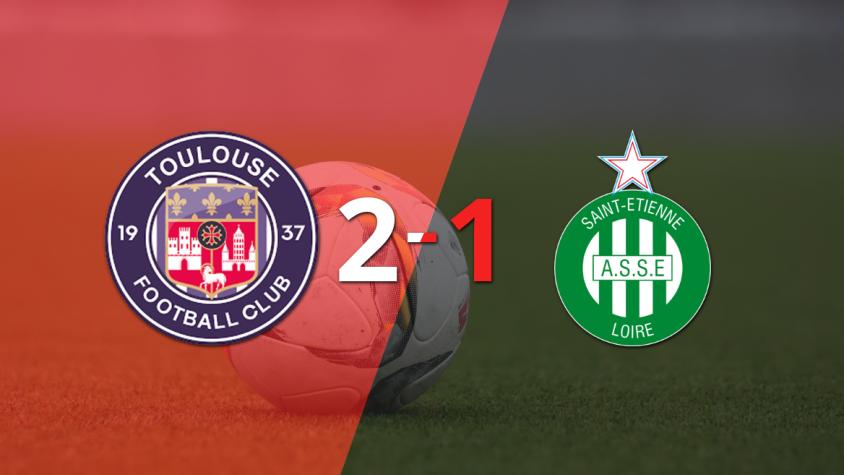 Toulouse se impone con remontada 2-1 sobre Saint Etienne