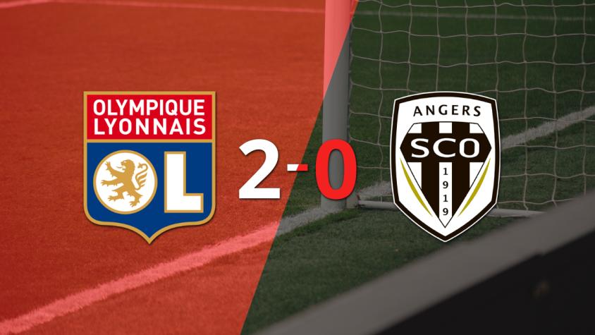 Olympique Lyon gana 2-0 a Angers con doblete de Alexandre Lacazette