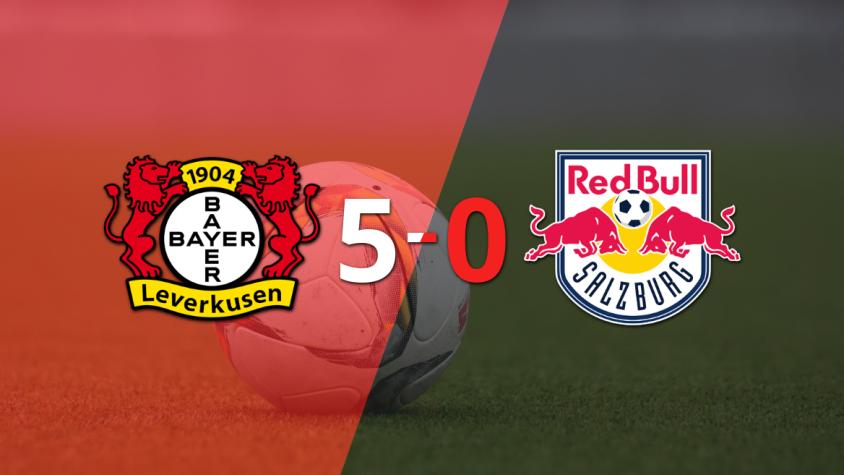 Florian Wirtz anotó un doblete en la goleada 5-0 de Bayer Leverkusen a Red Bull Salzburgo