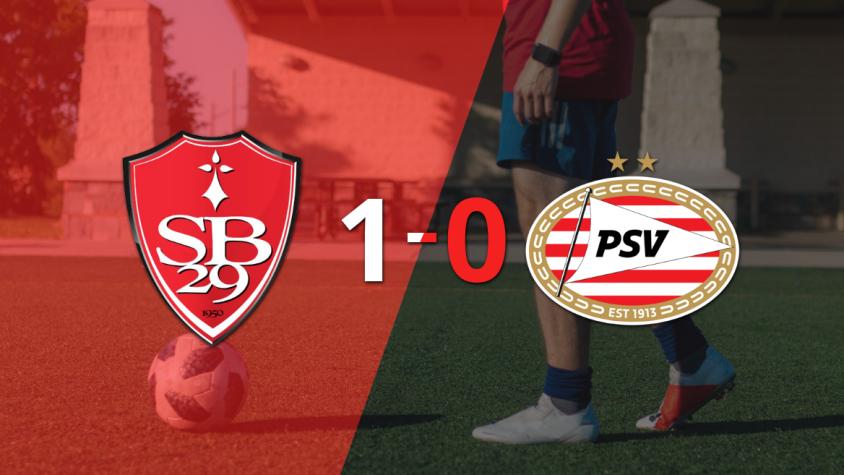 A Stade Brestois le alcanzó con un gol para derrotar a PSV en el estadio Stade Francis-Le Blé