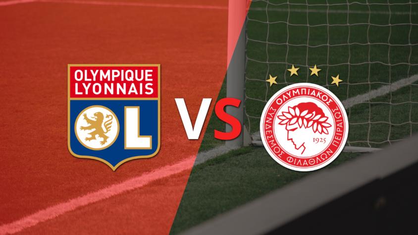 Olympique Lyon sigue arriba por 2-0 ante Olympiacos