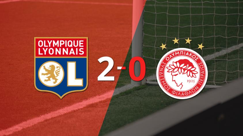 Olympique Lyon le ganó como anfitrión a Olympiacos por 2-0 