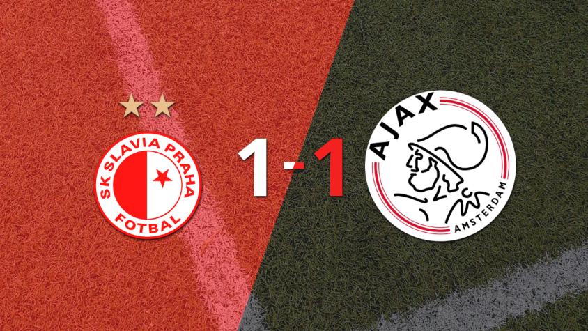 Slavia Praga no pudo en casa ante Ajax y empataron 1-1