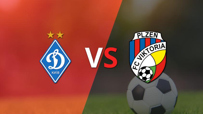 Ya juegan Dynamo Kyev y Viktoria Plzen en el estadio Volksparkstadion