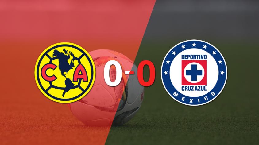 Club América y Cruz Azul igualan 0-0 en el Clásico Joven
