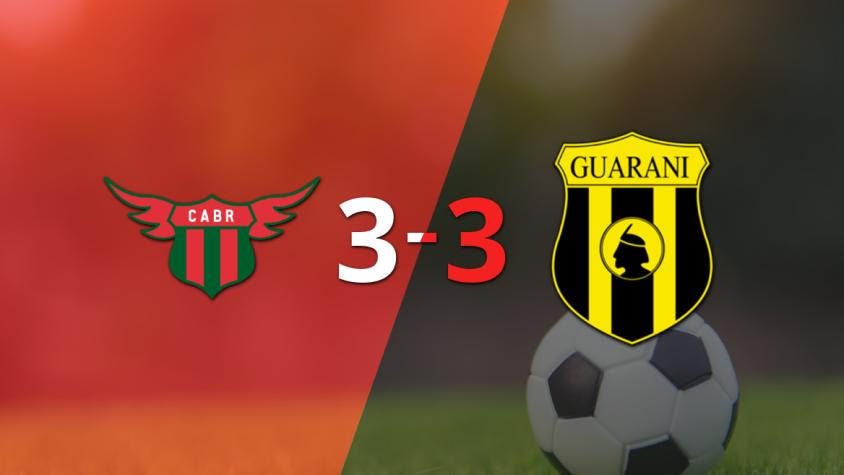 Guaraní saca agónico empate ante Boston River con gol de Gustavo Vargas