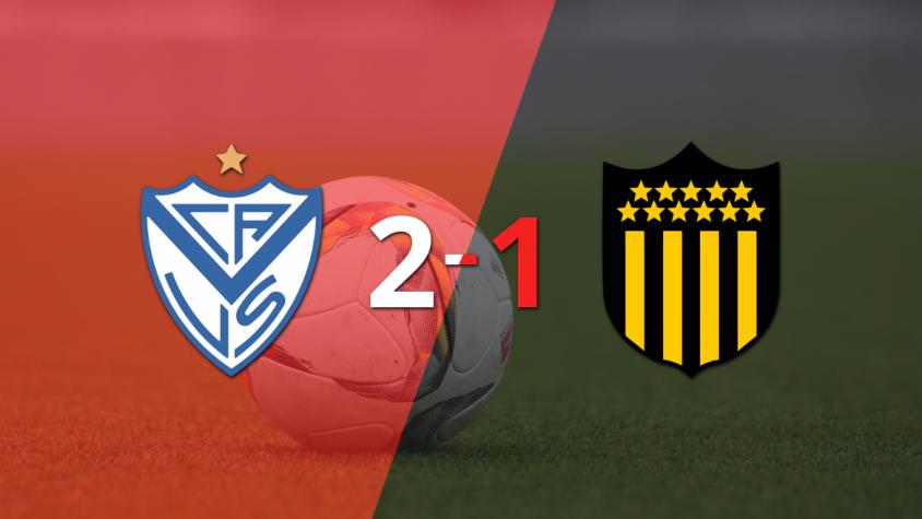 Vélez supera por 2-1 a Peñarol con gol agónico tras dar vuelta el partido