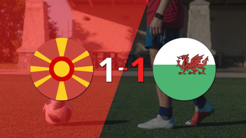 Gales empata sobre el final con gol de David Brooks