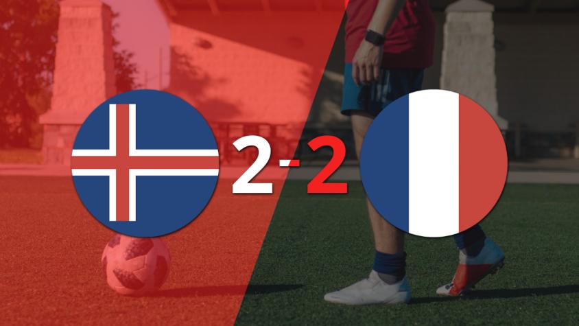 Francia sacó un punto luego de empatar a 2 goles con Islandia