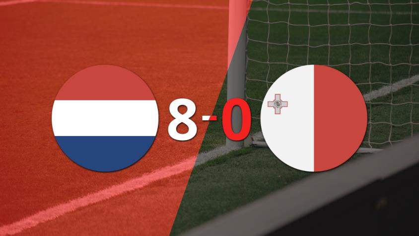 Países Bajos arrasa 8-0 con dobletes de Donyell Malen y Memphis Depay
