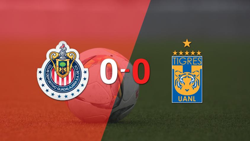 Cero a cero terminó el partido entre Chivas y Tigres