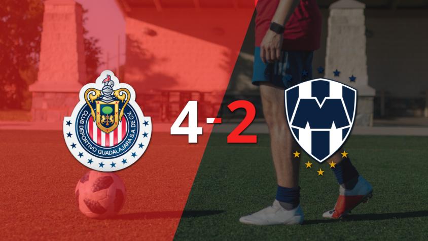 Chivas arrolla a CF Monterrey con una contundente victoria por 4-2