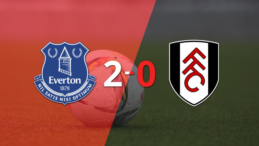Everton le ganó con claridad a Fulham por 2 a 0