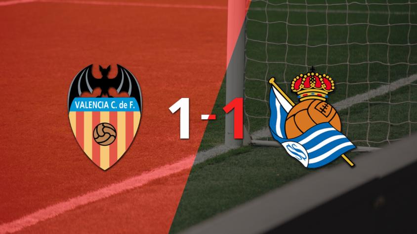 Valencia logró sacar el empate de local frente a Real Sociedad en el inicio del torneo