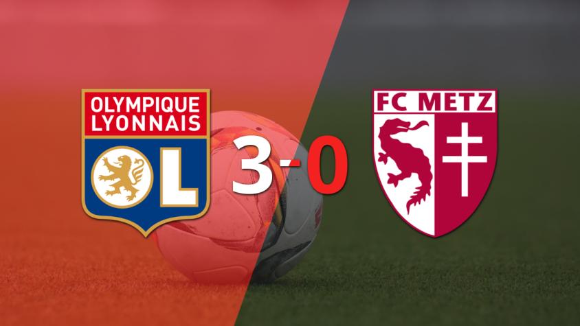 Olympique Lyon fue imparable y goleó 3 a 0