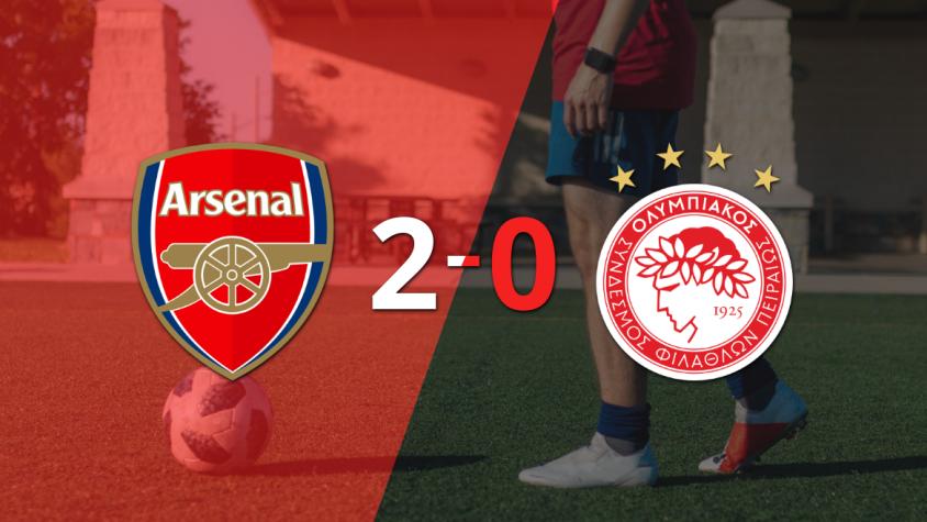 Con dos goles, Arsenal se impuso a Olympiacos en el Emirates Stadium