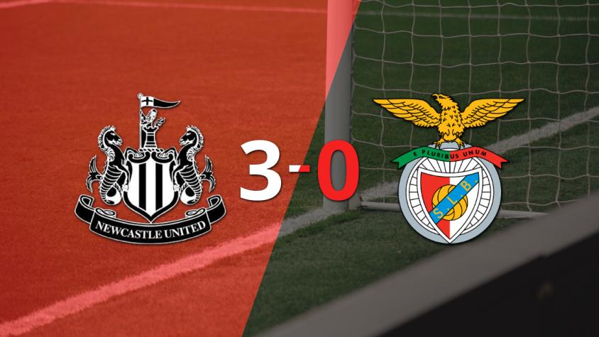 Newcastle United golea 3-0 a Benfica y Harvey Barnes firma doblete 