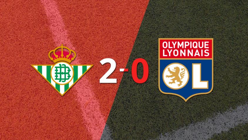 Betis deja a Olympique Lyon en cero con un triunfo 2-0